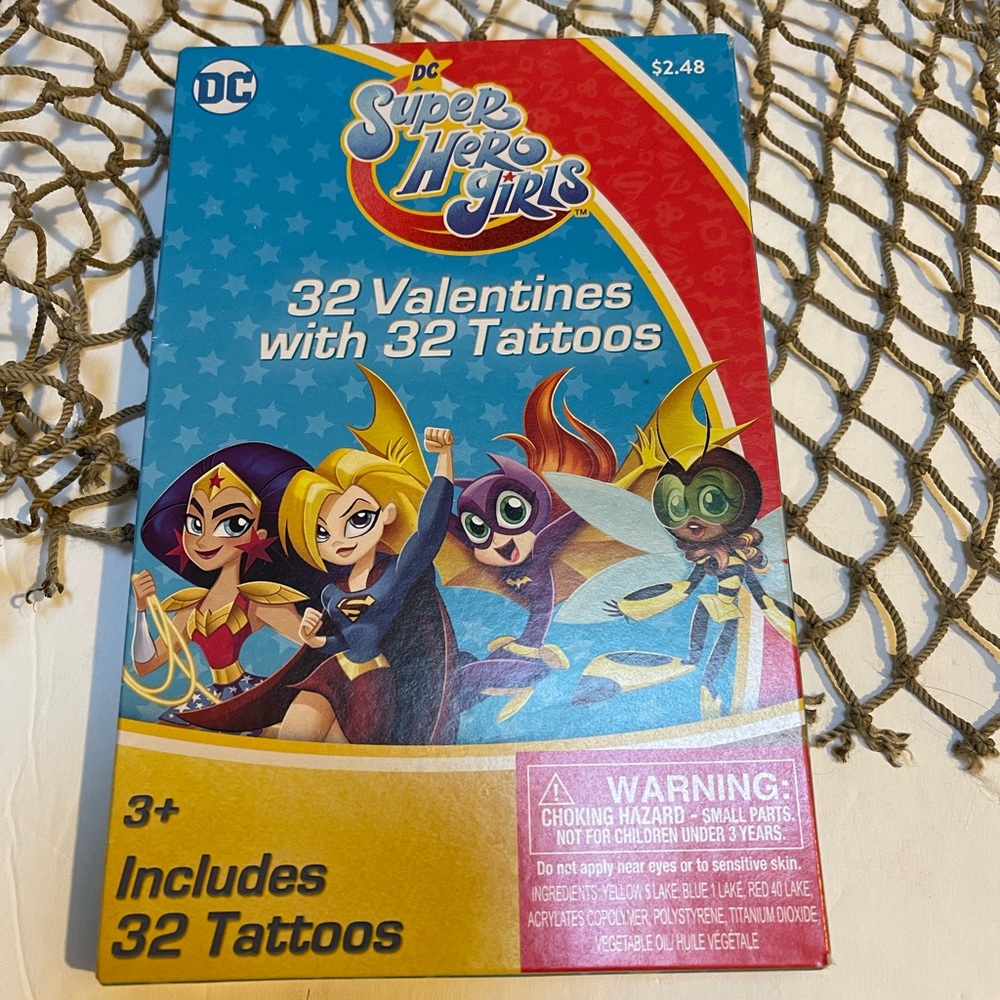 New in Box DC Super hero Girls Valentines with tattoos   (32)  count